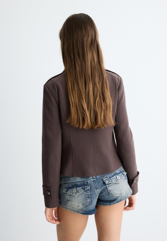Blazer com botões gravados