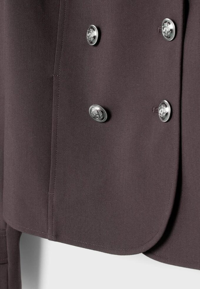 Blazer com botões gravados