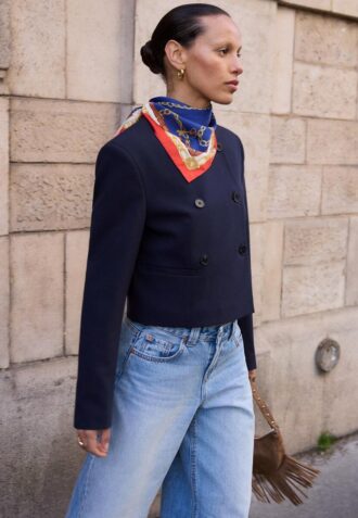 Blazer curto de gola redonda