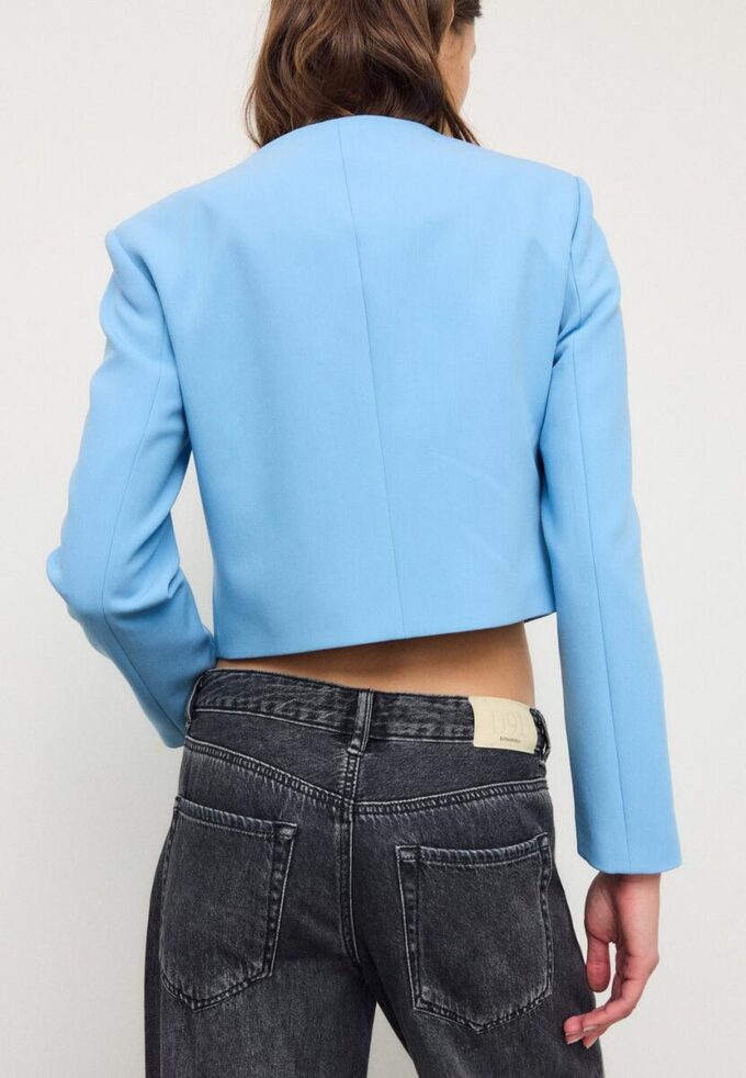 Blazer curto de gola redonda Blazer curto de gola redonda