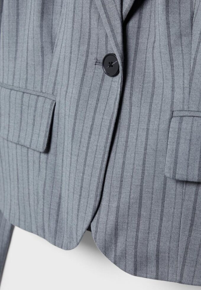 Blazer curto às riscas