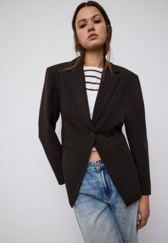 Blazer de corte ajustado com botões