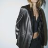 Blazer de corte regular com efeito de pele