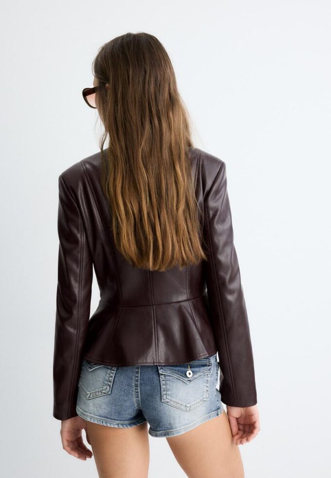 Blazer sem gola com efeito de pele e peplum