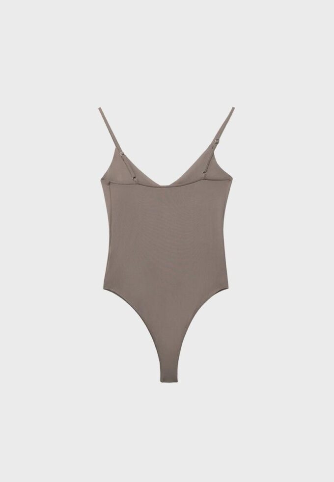 Body com alças e decote em V Body com alças e decote em V