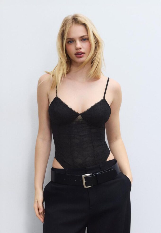 Body de renda com alças Body de renda com alças