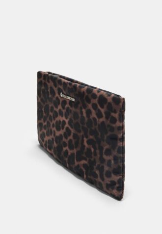 Bolsa de higiene pessoal com padrão leopardo e fecho