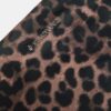 Bolsa de higiene pessoal com padrão leopardo e fecho