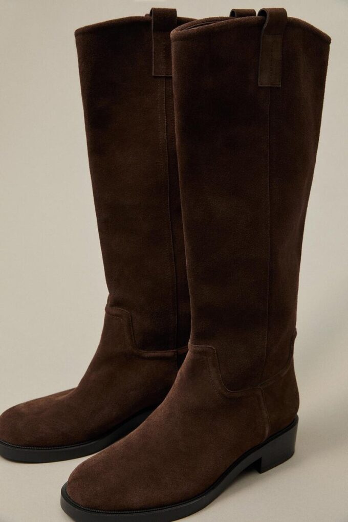 Bota de montaria plana em pele Bota de montaria plana em pele