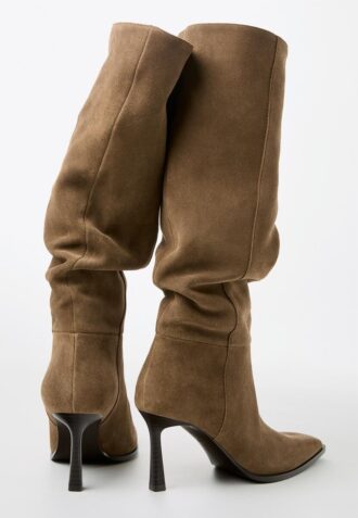 Botas altas de salto agulha Slouchy em pele