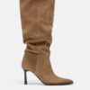 Botas altas de salto agulha Slouchy em pele
