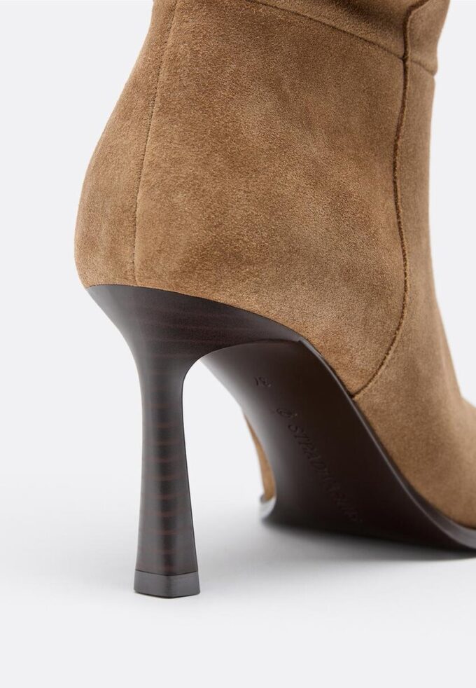 Botas altas de salto agulha Slouchy em pele