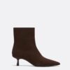 Botas de cano curto com salto agulha em pele dividida Botas de cano curto com salto agulha em pele dividida