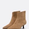 Botas de cano curto em pele com salto baixo