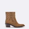 Botas de cano curto em pele com salto cowboy Botas de cano curto em pele com salto cowboy