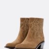 Botas de cano curto em pele com salto cowboy Botas de cano curto em pele com salto cowboy