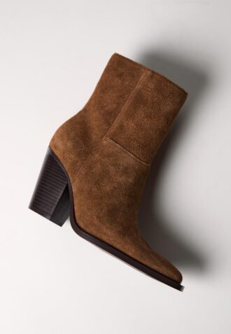 Botas de cano curto em pele estilo cowboy