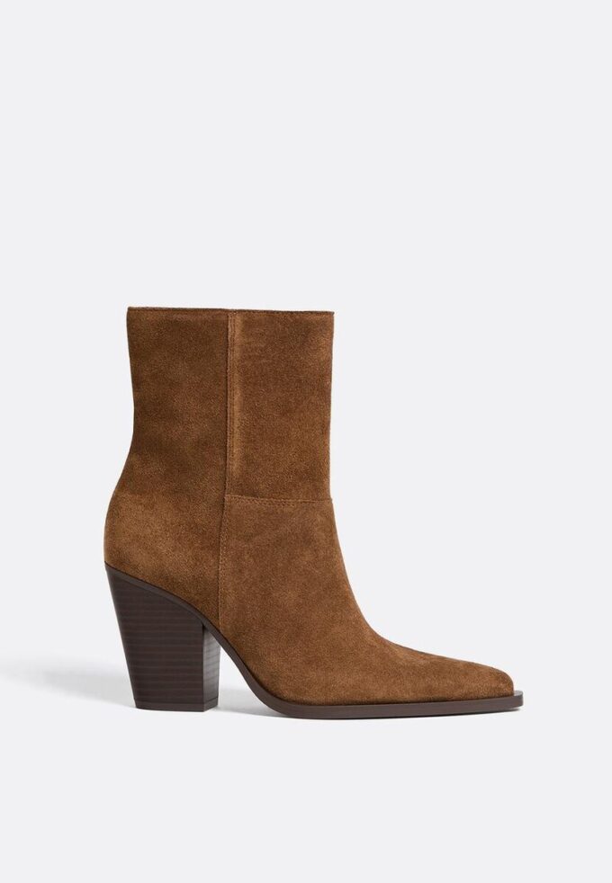 Botas de cano curto em pele estilo cowboy