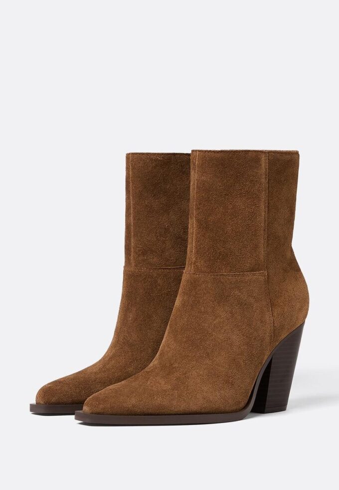 Botas de cano curto em pele estilo cowboy