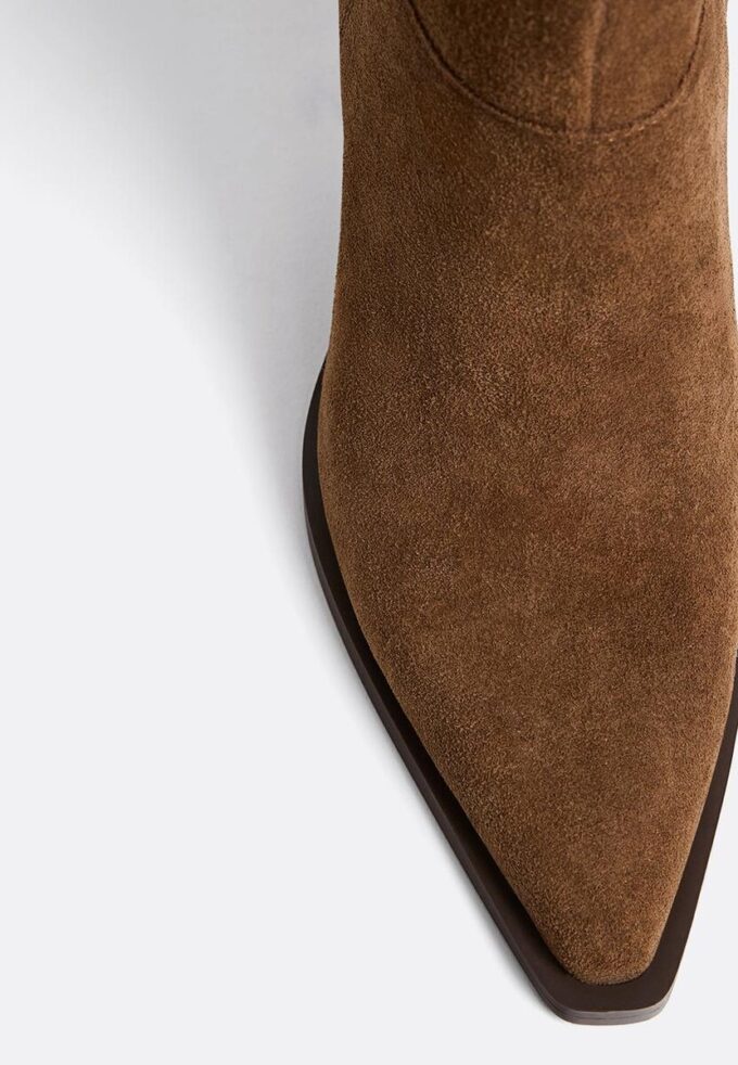 Botas de cano curto em pele estilo cowboy