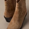 Botas de cano curto estilo cowboy em pele dividida