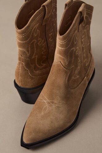 Botas de cano curto estilo cowboy em pele dividida