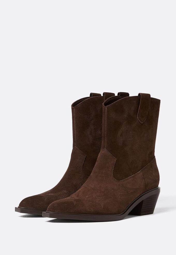 Botas de cowboy de cano curto com salto em pele dividida