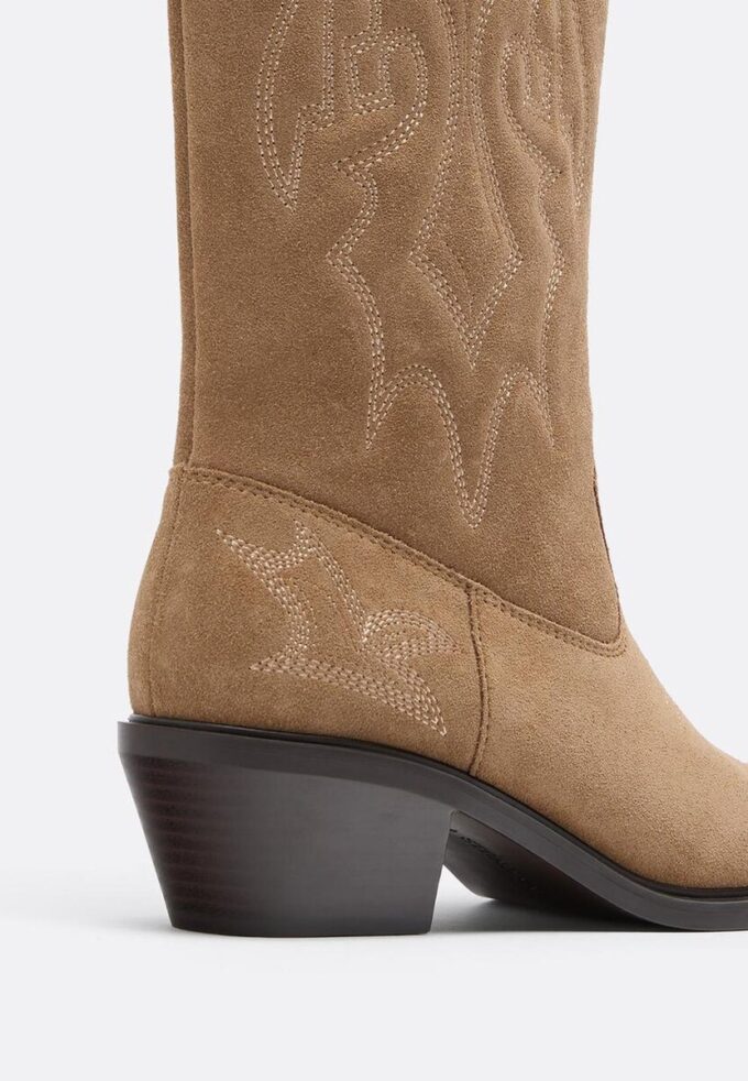 Botas de cowboy em pele dividida