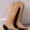 Botas de cowboy em pele dividida