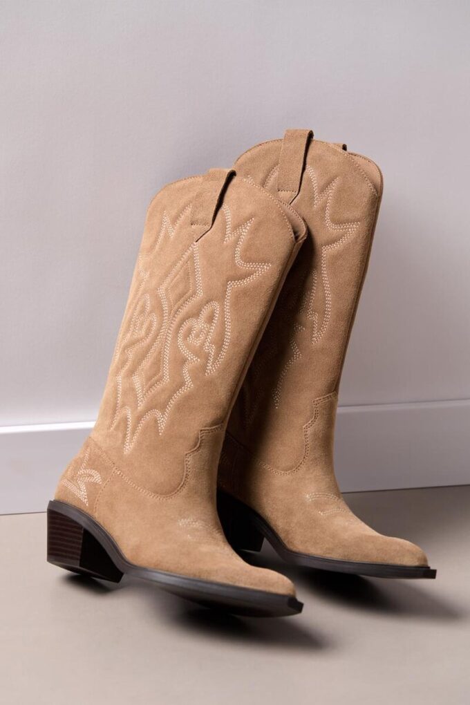 Botas de cowboy em pele dividida