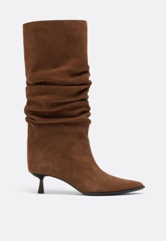 Botas de pele com salto baixo