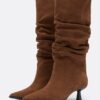 Botas de pele com salto baixo Botas de pele com salto baixo