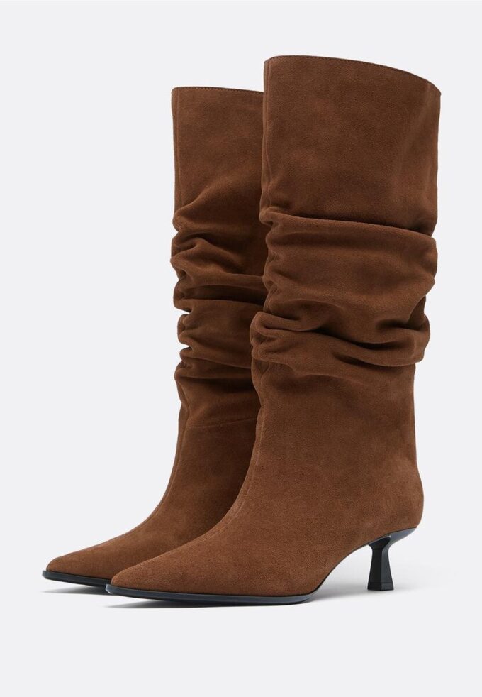 Botas de pele com salto baixo Botas de pele com salto baixo