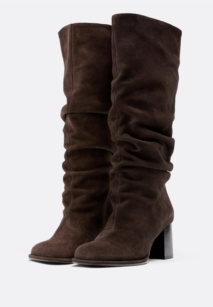 Botas de salto alto em pele slouchy