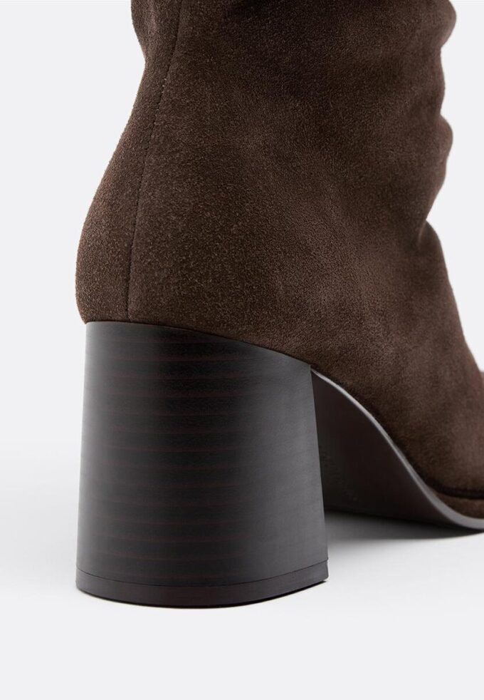 Botas de salto alto em pele slouchy