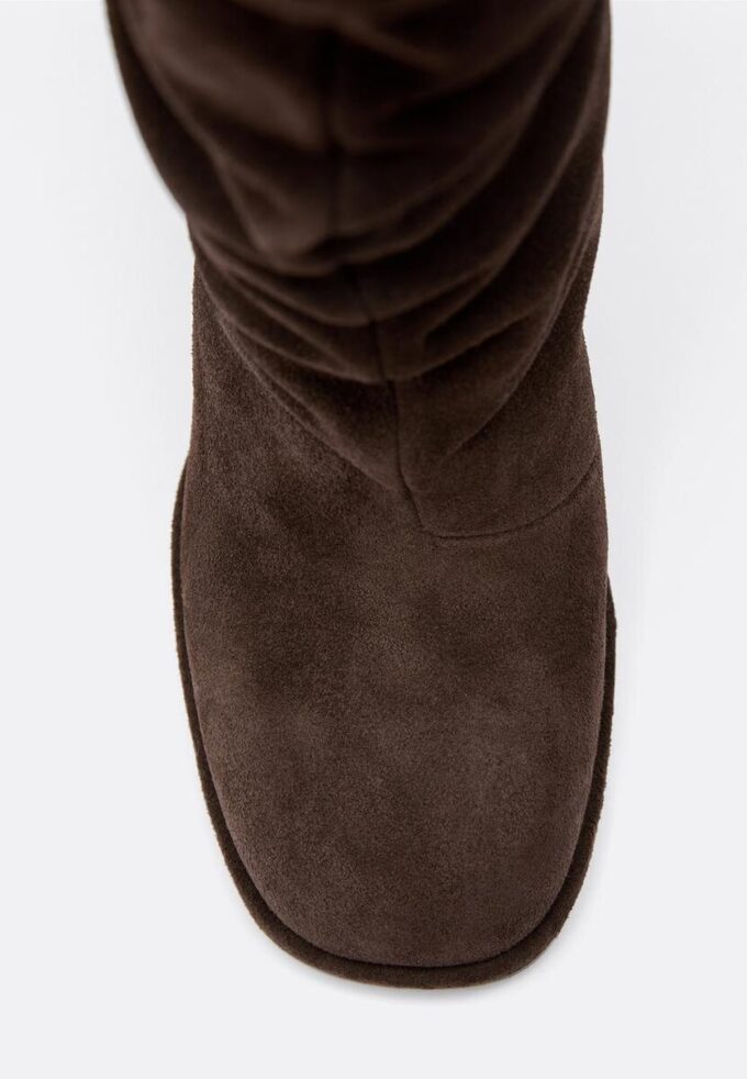 Botas de salto alto em pele slouchy