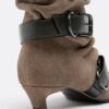 Botas de salto baixo em pele com cinto