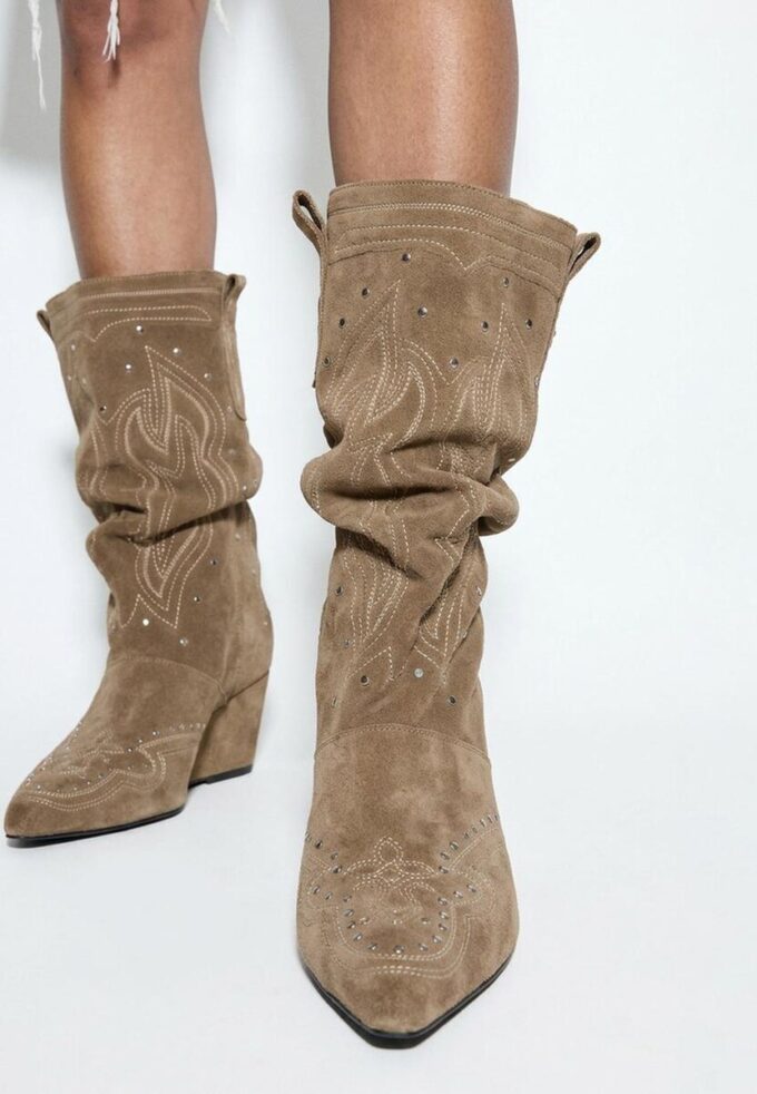 Botas de salto em cunha em pele Botas de salto em cunha em pele