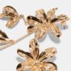 Brincos pendentes em forma de flor