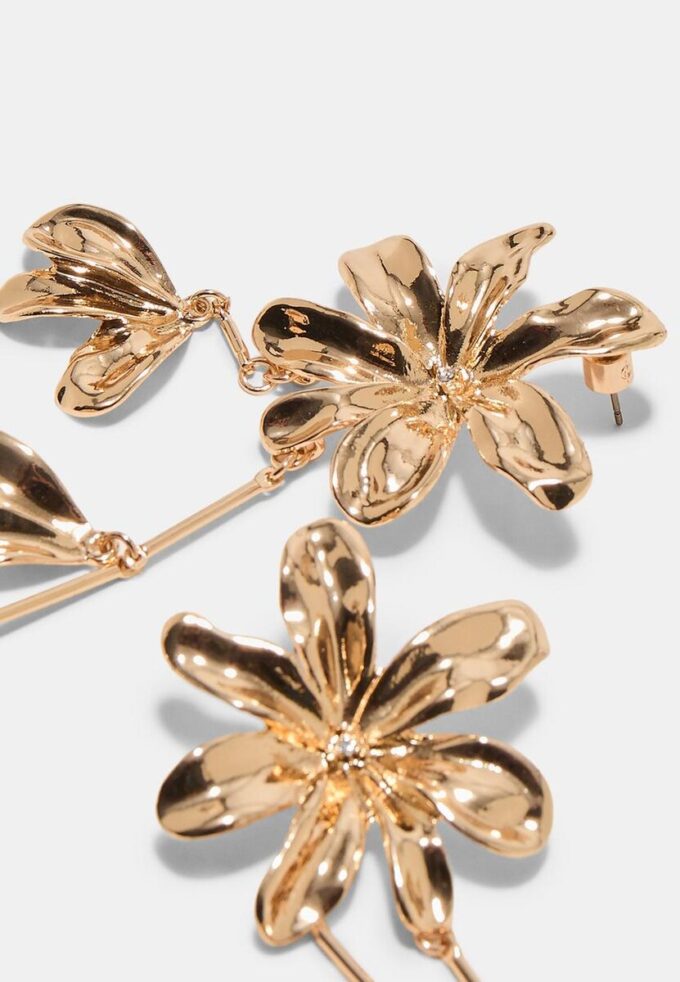Brincos pendentes em forma de flor