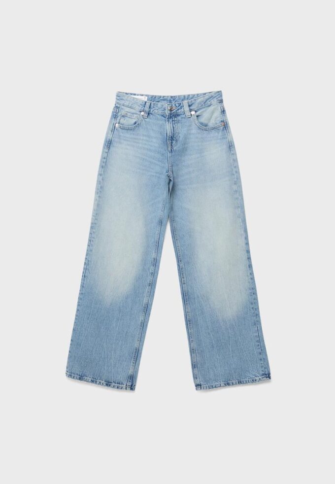 Calças de ganga de cintura baixa e perna Wide Leg com detalhe de estrela Calças de ganga de cintura baixa e perna Wide Leg com detalhe de estrela