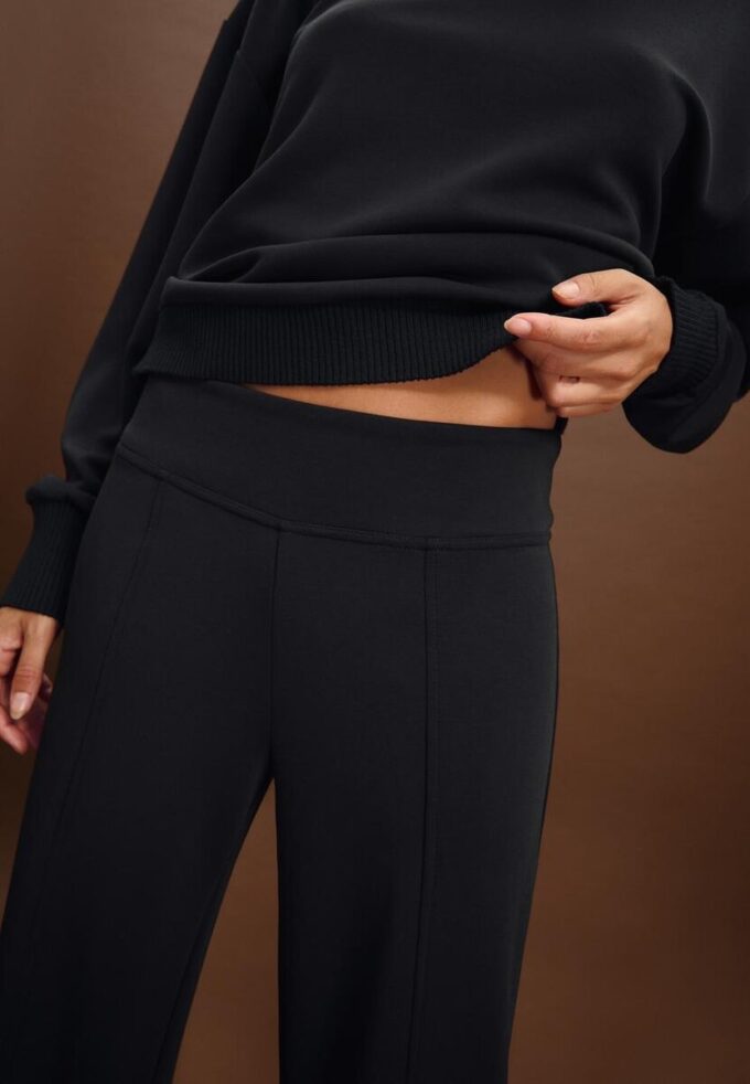 Calças de treino de corte reto com toque suave e detalhes de pregas Calças de treino de corte reto com toque suave e detalhes de pregas