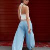 Tops com decote halter e laço franzido Tops com decote halter e laço franzido