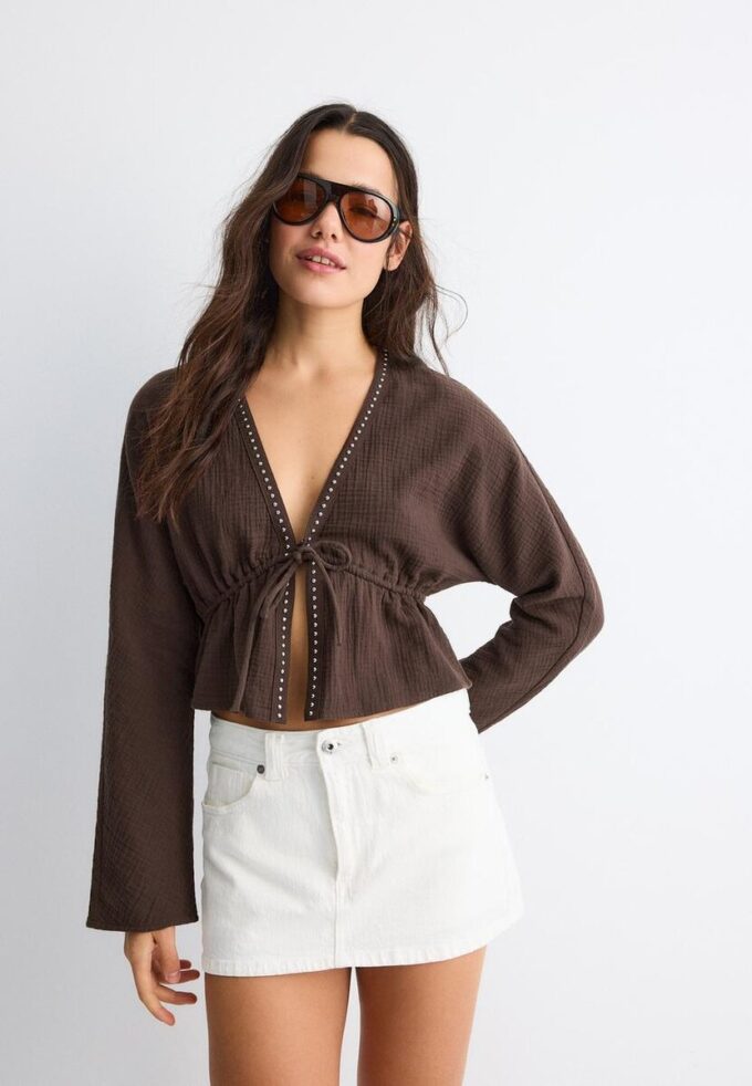 Camisa aberta com tachas Camisa aberta com tachas