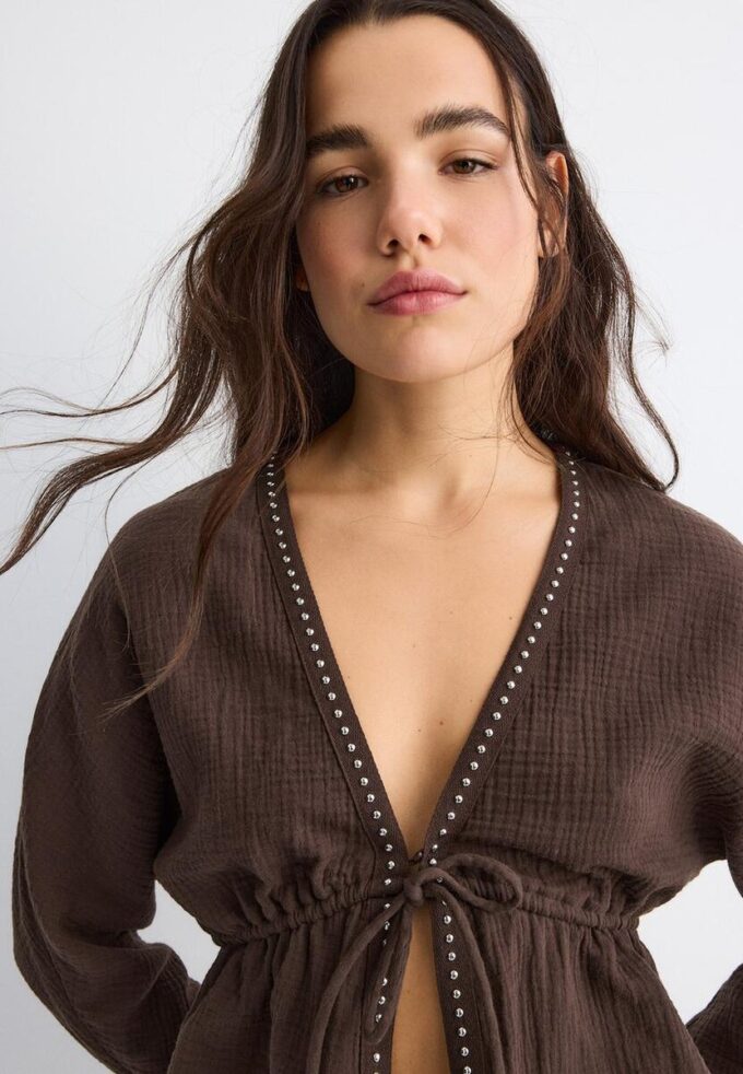 Camisa aberta com tachas Camisa aberta com tachas