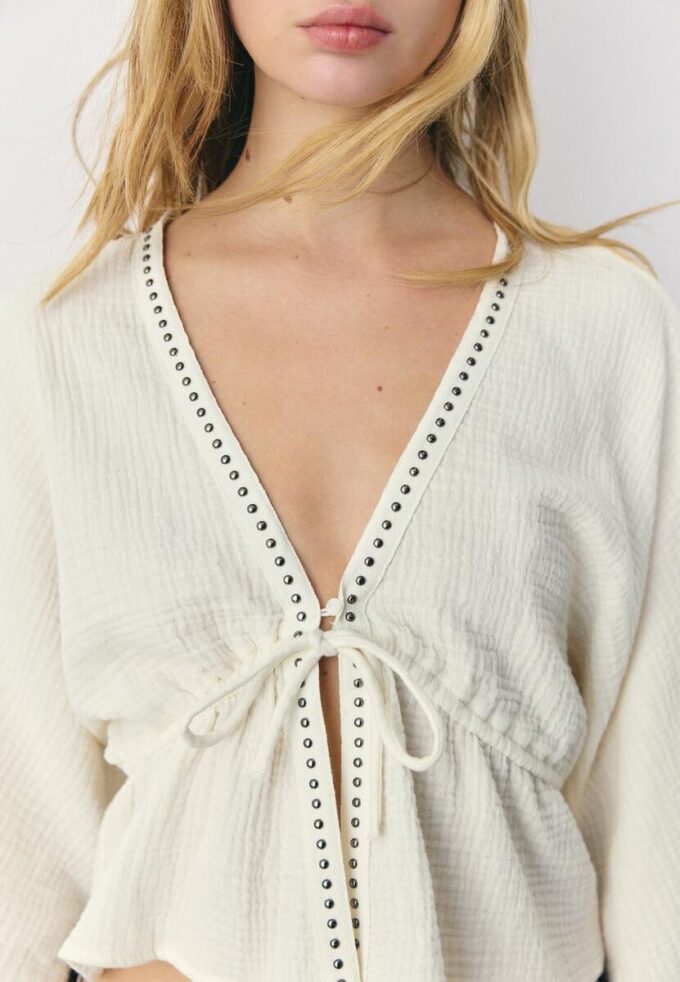 Camisa aberta com tachas Camisa aberta com tachas