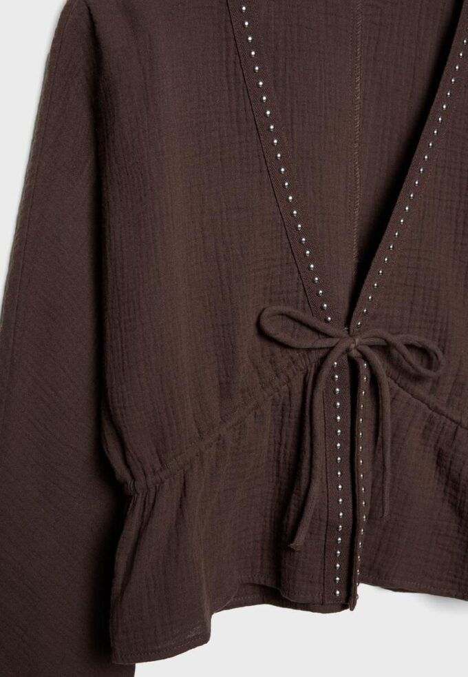 Camisa aberta com tachas Camisa aberta com tachas