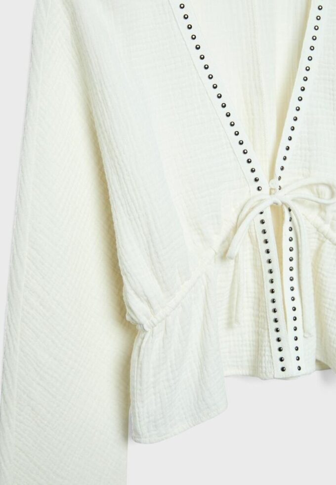 Camisa aberta com tachas Camisa aberta com tachas