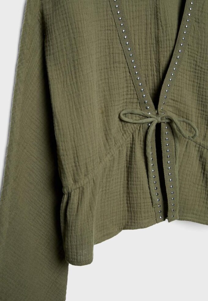 Camisa aberta com tachas Camisa aberta com tachas