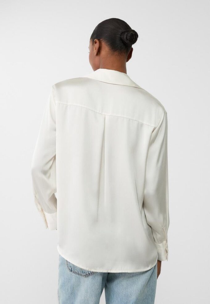 Camisa de cetim com gola Camisa de cetim com gola